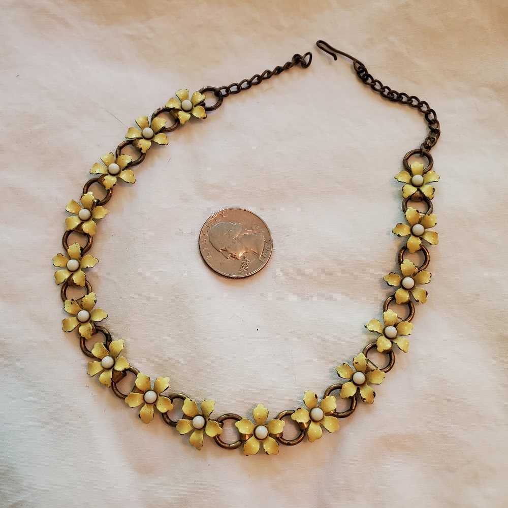 Vintage daisy choker necklace